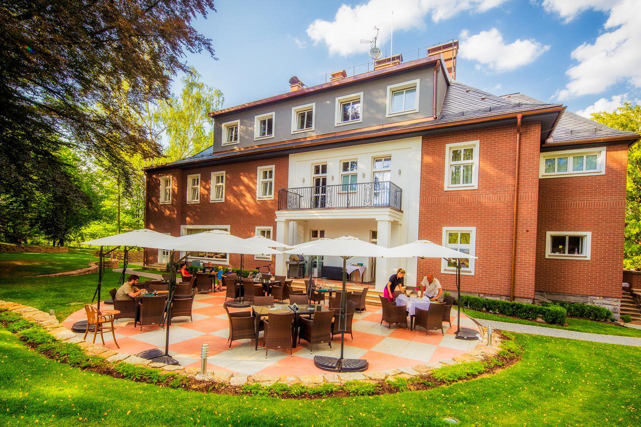 Hotel Manor House à Broumov Extérieur photo