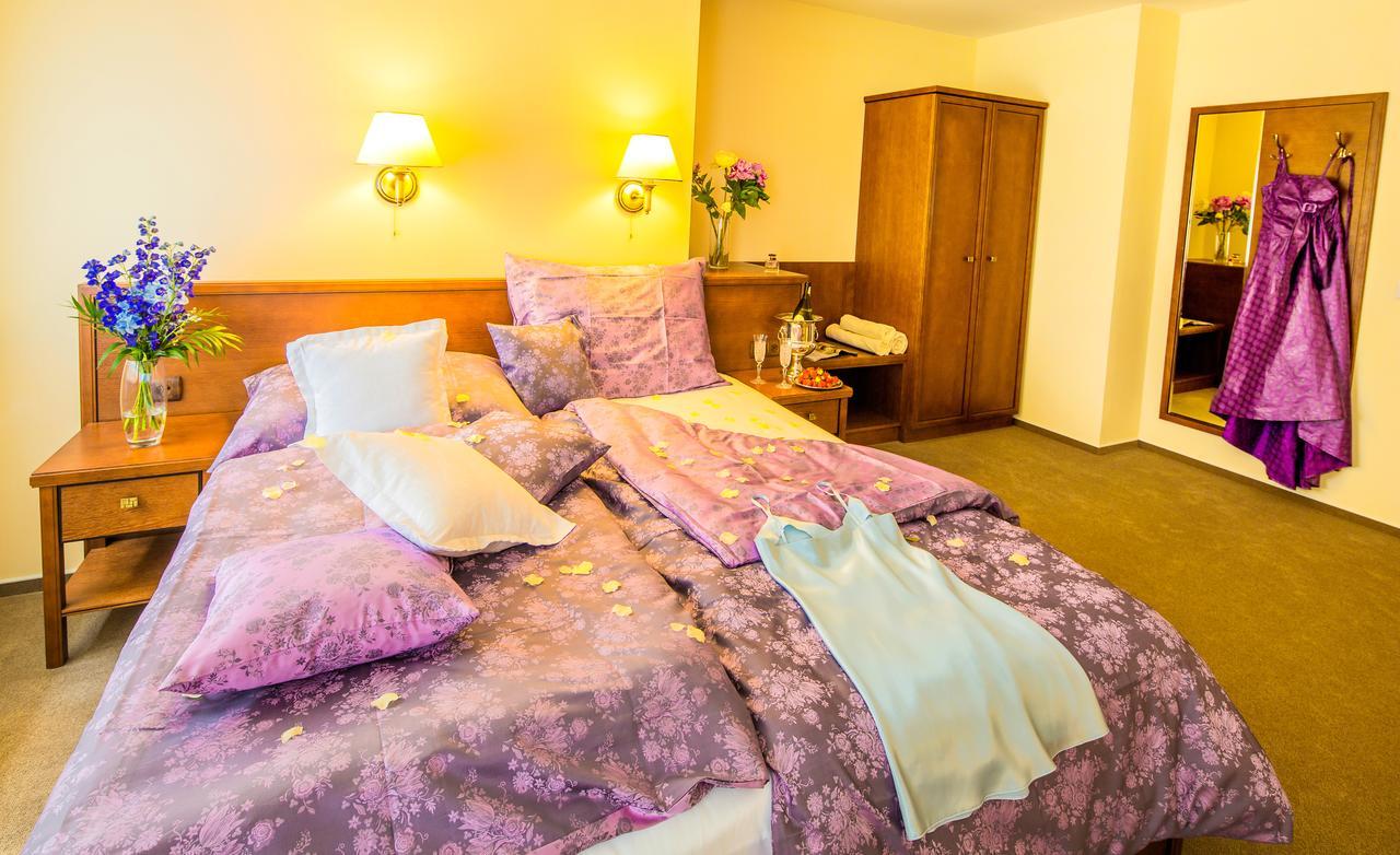 Hotel Manor House à Broumov Extérieur photo